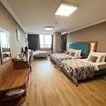 Golden Lounge Hotel